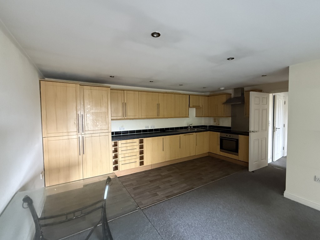 Lot: 25 - OUTSTANDING INVESTMENT - SUBSTANTIAL FREEHOLD MODERN PURPOSE-BUILT DEVELOPMENT OF 23 FLATS IN TWO BLOCKS - Flat 21 - Kitchen